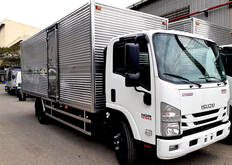 ISUZU 5 TẤN NQR 550 THÙNG KÍN