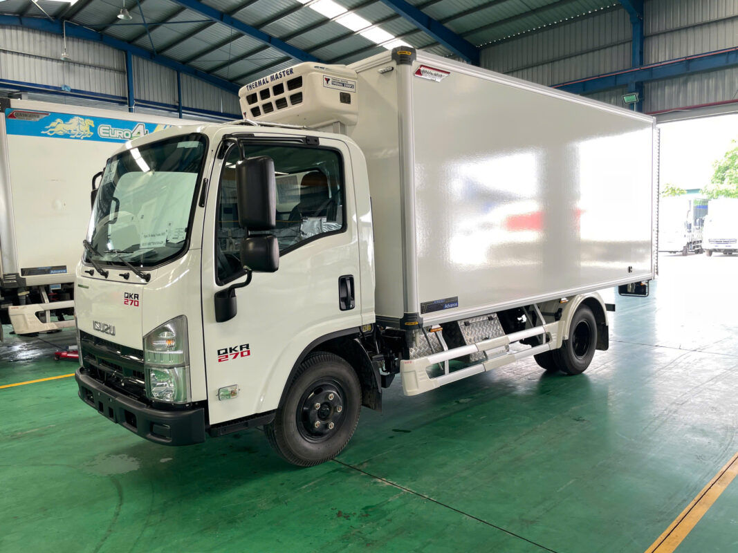 Xe Tải Đông Lạnh Isuzu QKR230- Thùng lạnh QuyenAuto