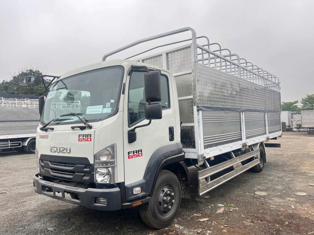 Xe Tải Isuzu 6.5 Tấn FRR90NE5 Thùng Mui Bạt