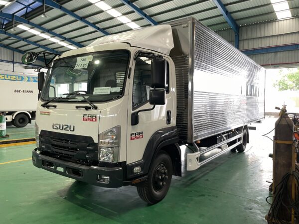 Xe Tải Isuzu FRR90NE5 6.5 Tấn Thùng Kín