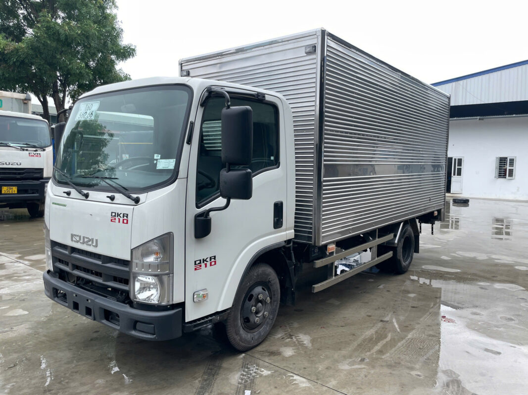 Xe Tải Isuzu QKR77HE5A 1.9 Tấn Thùng Kín