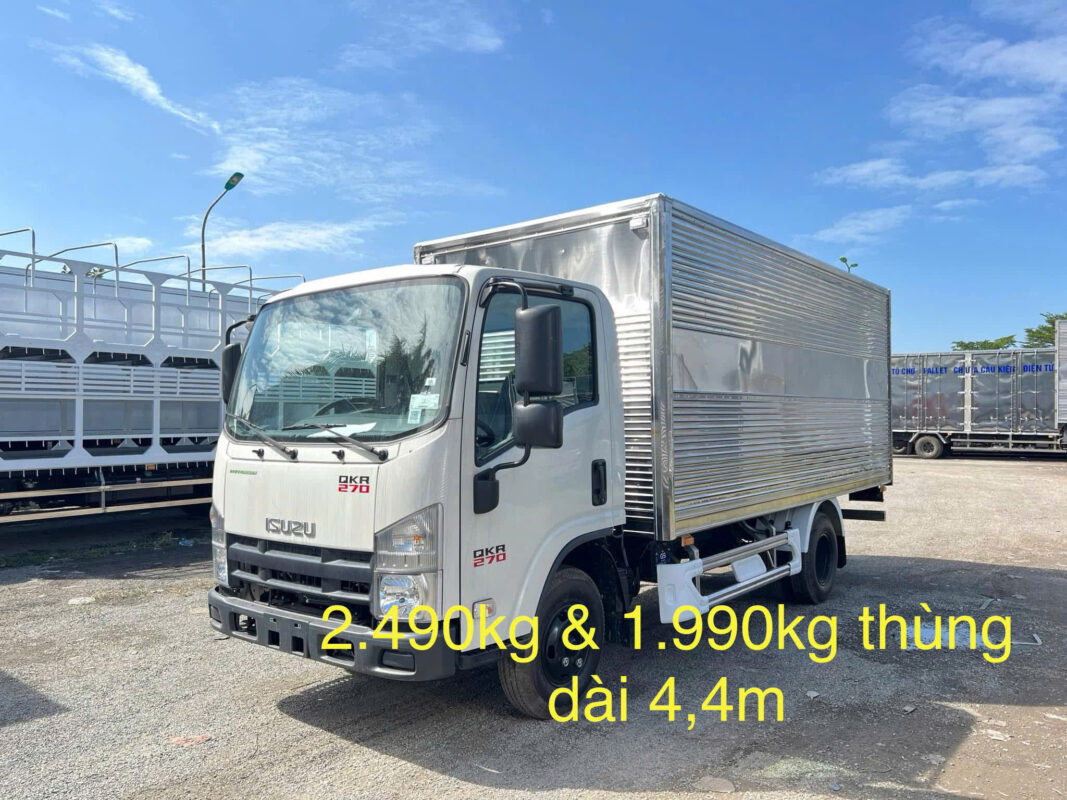 Xe Tải Isuzu QKR77HE5 2.7 Tấn Thùng Kín
