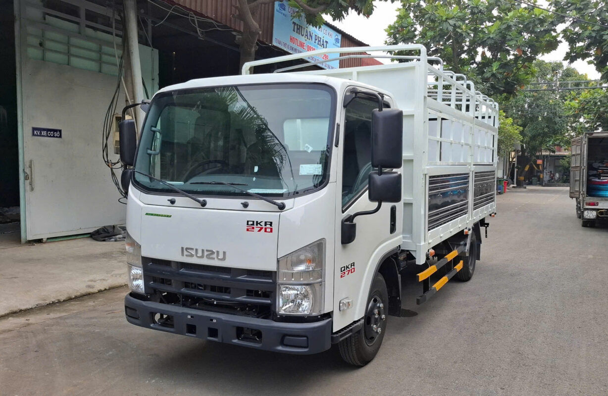 Xe Tải Isuzu QKR77HE5 2.7 Tấn Thùng Bạt