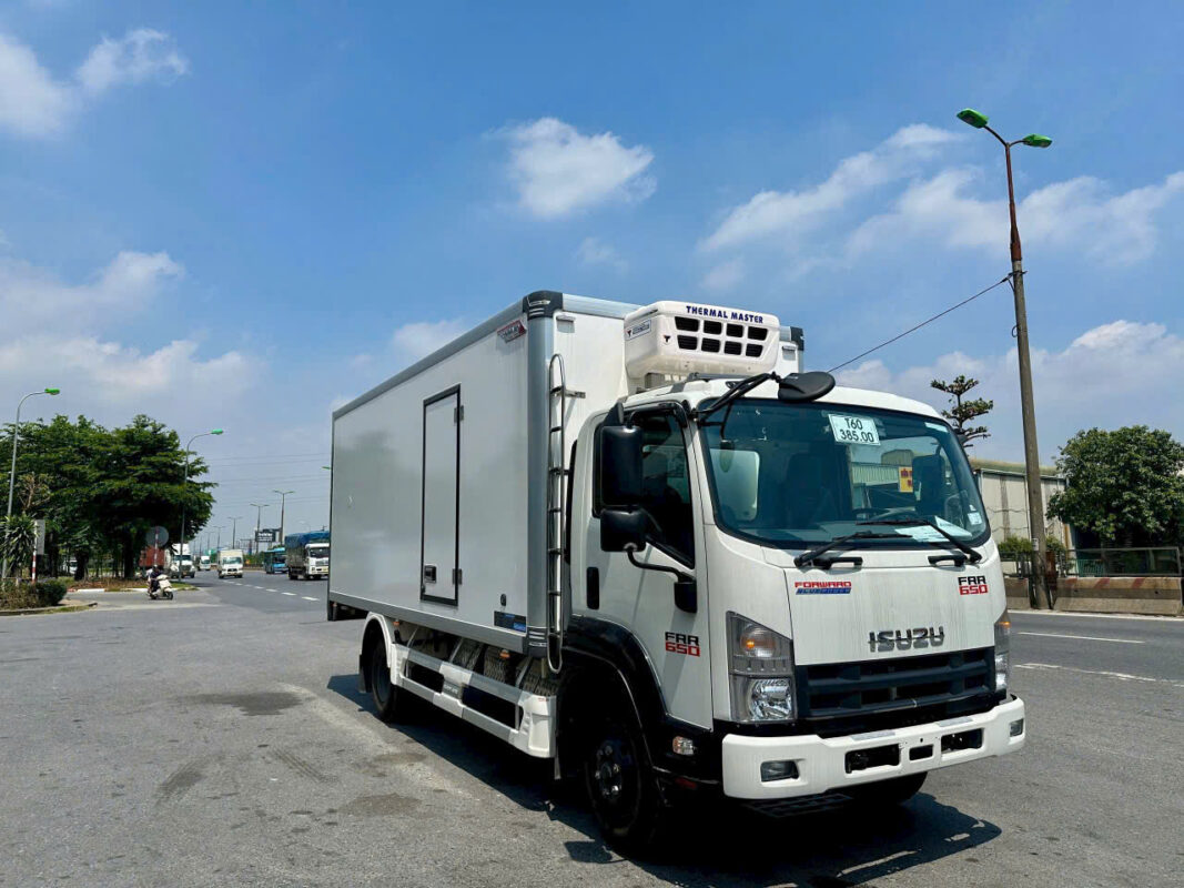 Xe Tải Isuzu FRR90NE5 6.5 Tấn Đông Lạnh